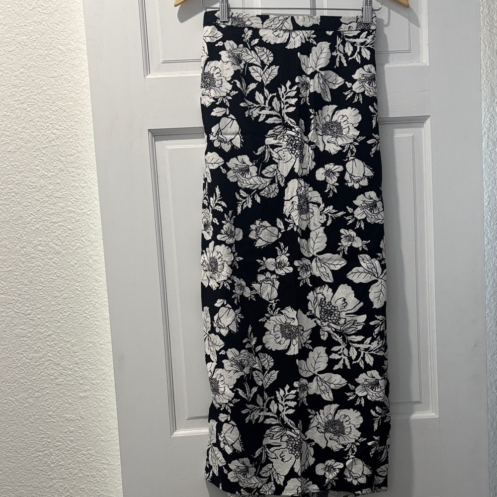 Old Navy Black and White Floral Maxi Skirt